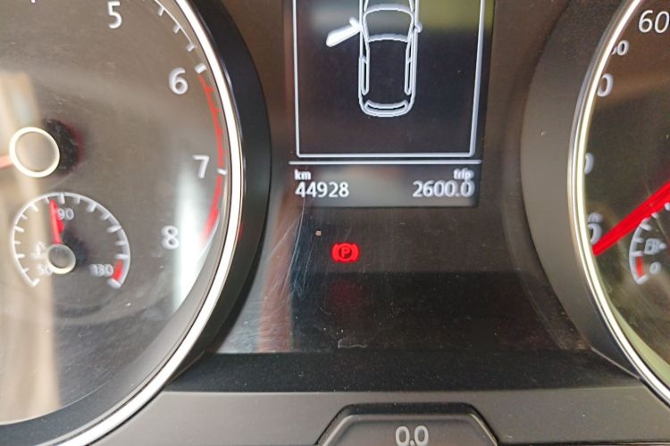 2018 Volkswagen Golf - Main View