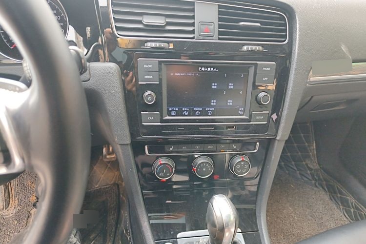 2018 Volkswagen Golf - Main View