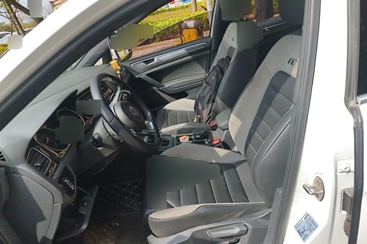2018 Volkswagen Golf - Main View