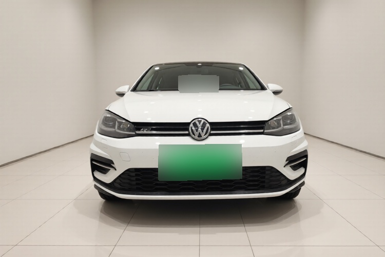 2018 Volkswagen Golf - Main View