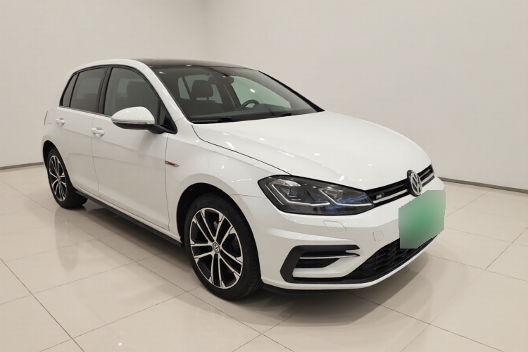 2018 Volkswagen Golf - Main View