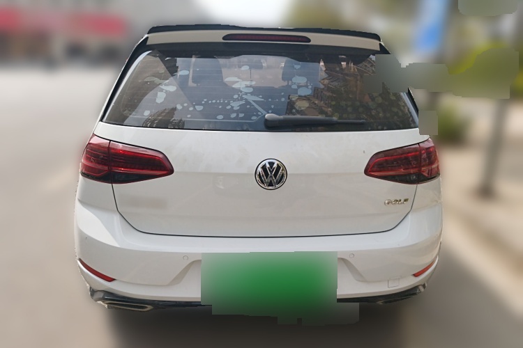 2018 Volkswagen Golf - Main View