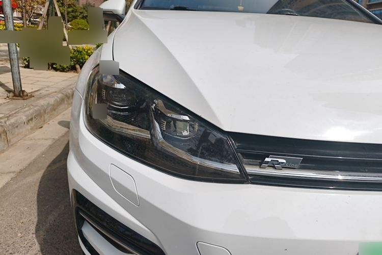 2018 Volkswagen Golf - Main View