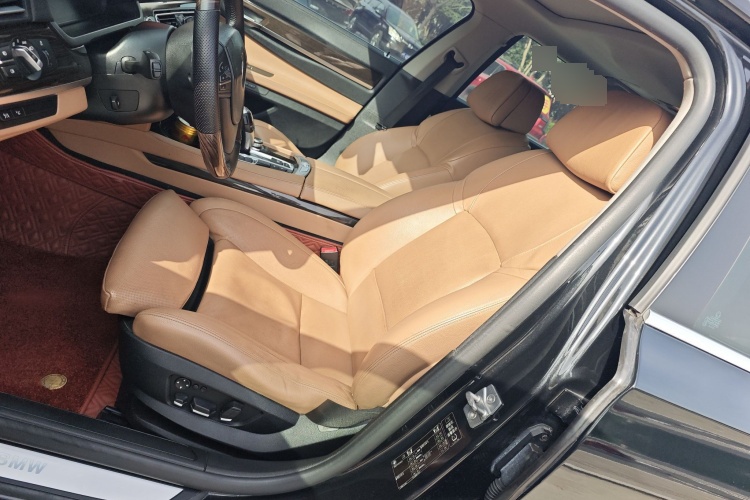 2011 BMW 7 Series - Main View
