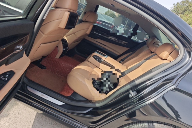 2011 BMW 7 Series - Main View