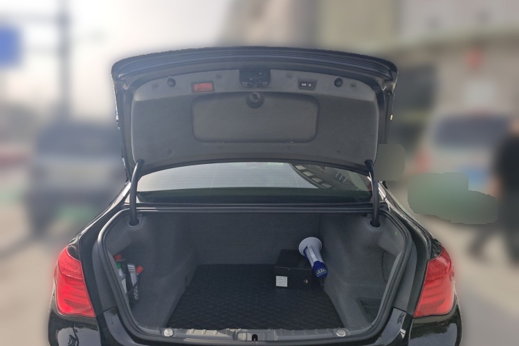 2011 BMW 7 Series - Main View