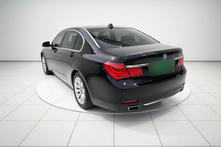 2011 BMW 7 Series - Main View