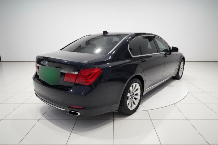 2011 BMW 7 Series - Main View