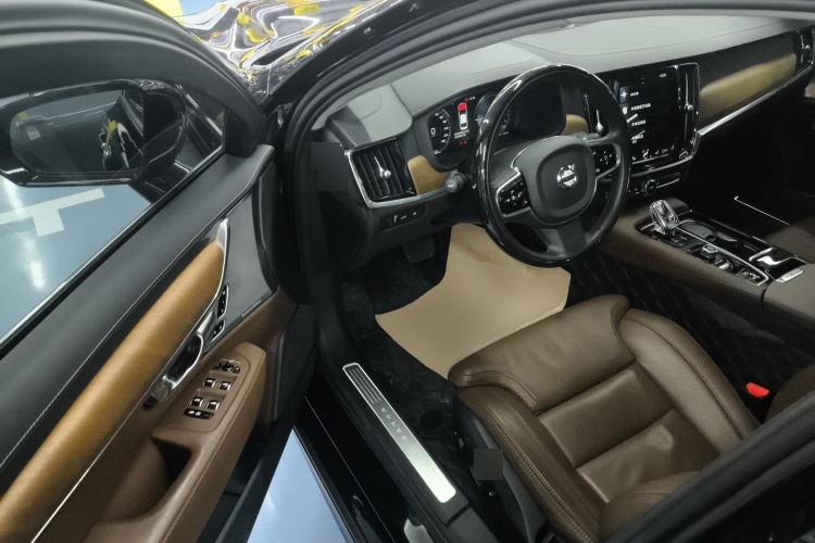 2020 Volvo S90新能源 - Main View