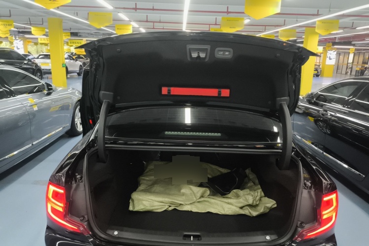 2020 Volvo S90新能源 - Main View