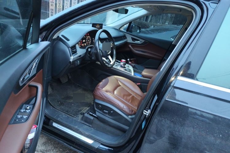2019 Audi Q7 - Main View