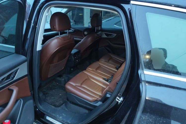 2019 Audi Q7 - Main View
