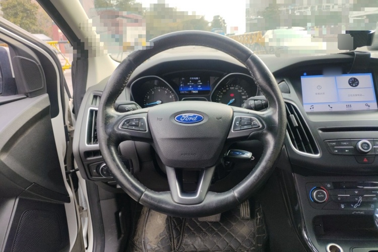 2015 Ford Focus - Main View