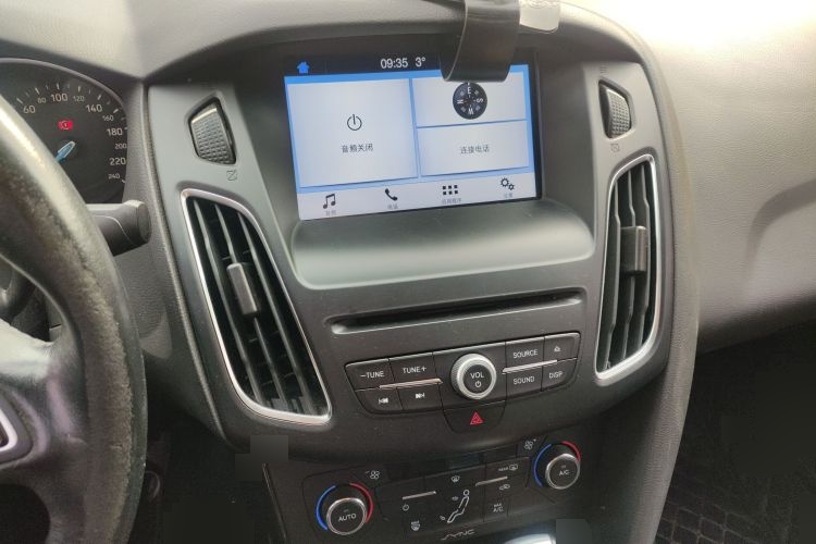 2015 Ford Focus - Main View