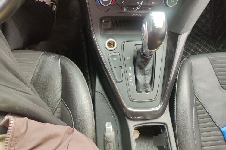 2015 Ford Focus - Main View