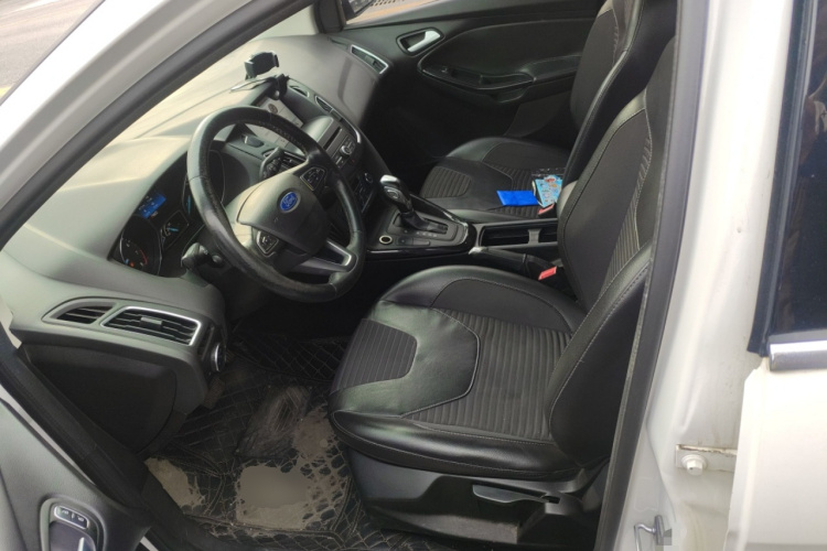 2015 Ford Focus - Main View