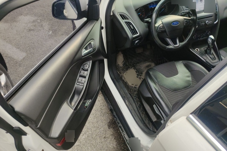2015 Ford Focus - Main View