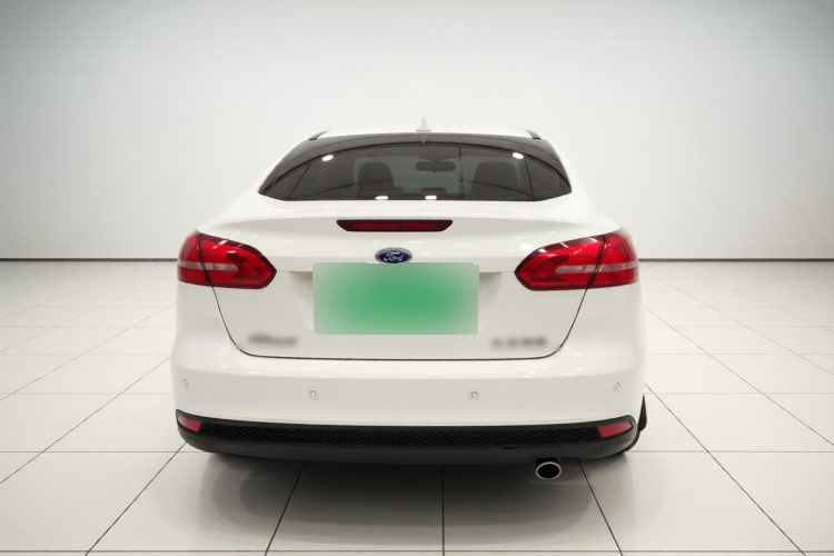 2015 Ford Focus - Main View