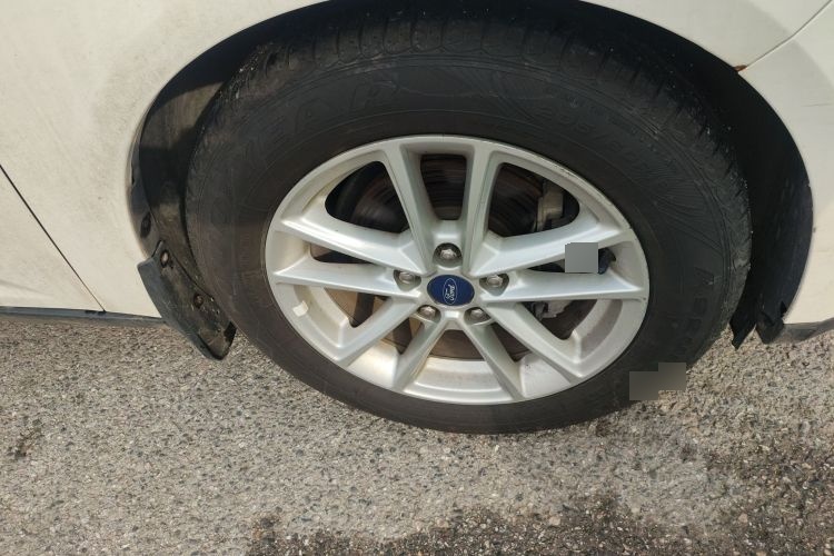 2015 Ford Focus - Main View