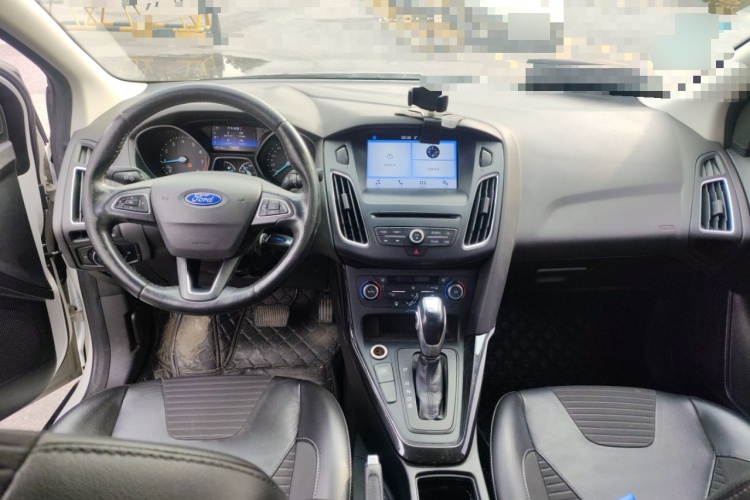2015 Ford Focus - Main View