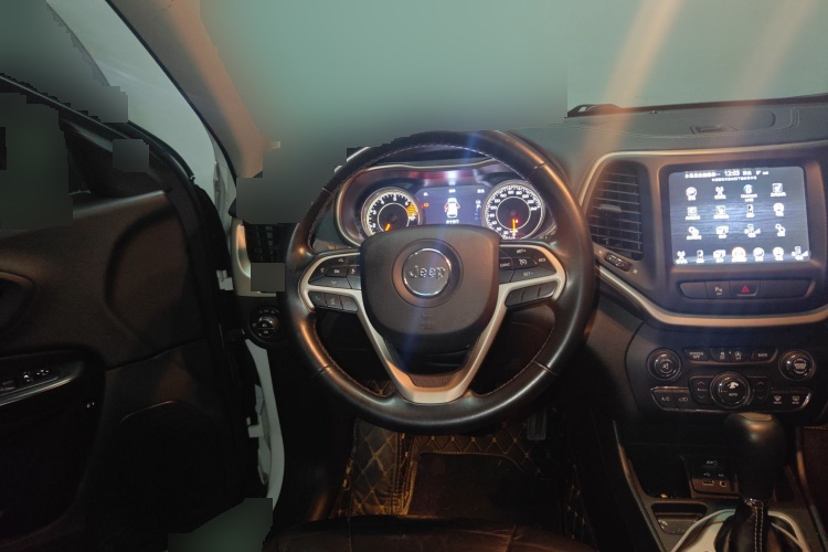 2017 Jeep Cherokee - Main View