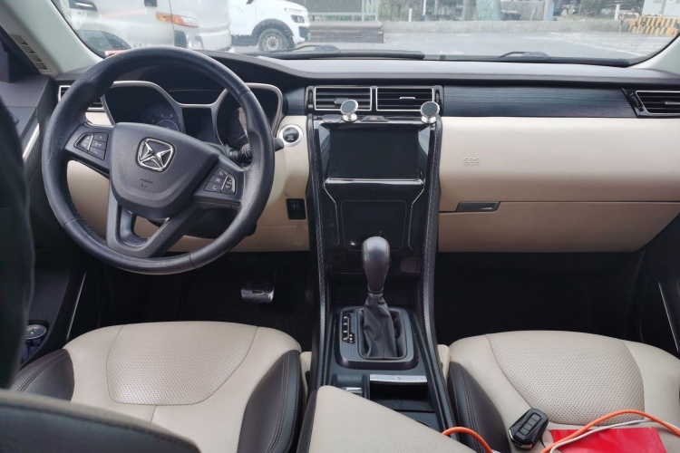 2016 Jiangling Yusheng S330 - Main View