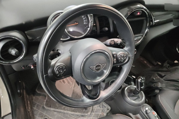 2019 MINI 15t One Plus Five Door Version C161634857182578 - Main View