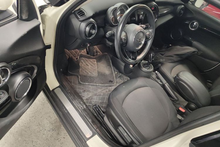 2019 MINI 15t One Plus Five Door Version C161634857182578 - Main View