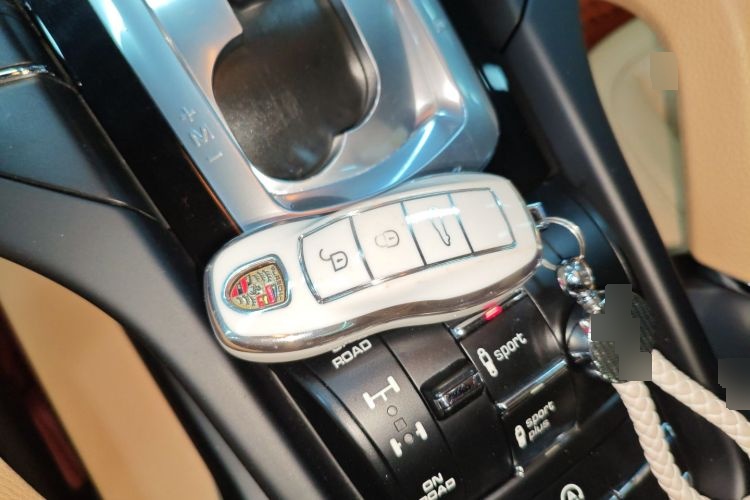 2016 Porsche Cayenne 30t C163357546445185 - Main View