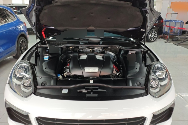 2016 Porsche Cayenne 30t C163357546445185 - Main View