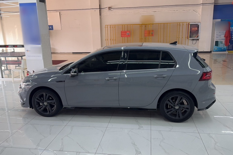2021 Volkswagen Golf - Main View