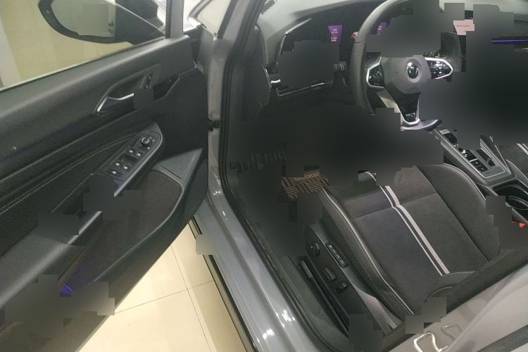 2021 Volkswagen Golf - Main View
