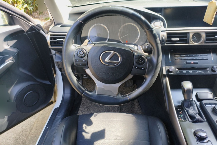 2013 Lexus IS - Main View
