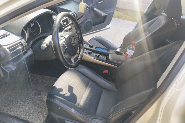 2013 Lexus IS - Main View