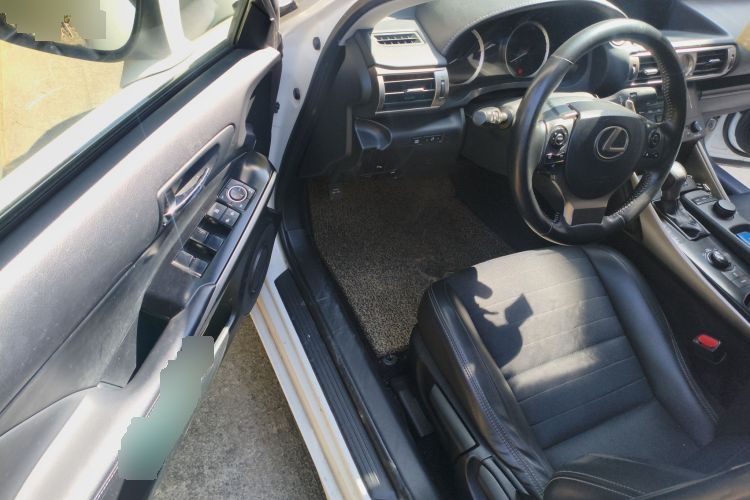 2013 Lexus IS - Main View