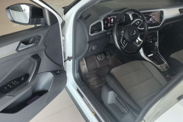 2021 Volkswagen T-ROC - Main View