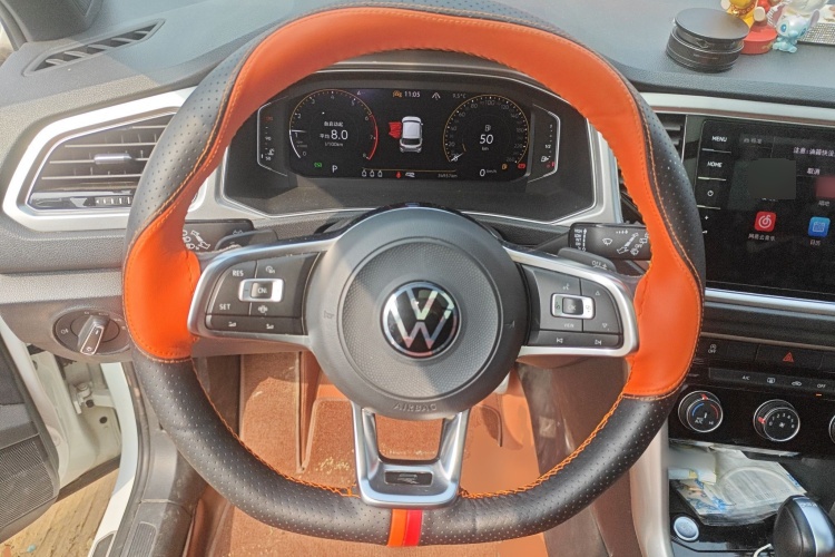 2022 Volkswagen T-ROC - Main View