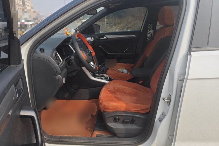 2022 Volkswagen T-ROC - Main View