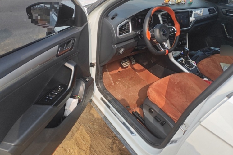 2022 Volkswagen T-ROC - Main View