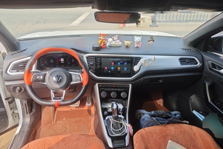 2022 Volkswagen T-ROC - Main View