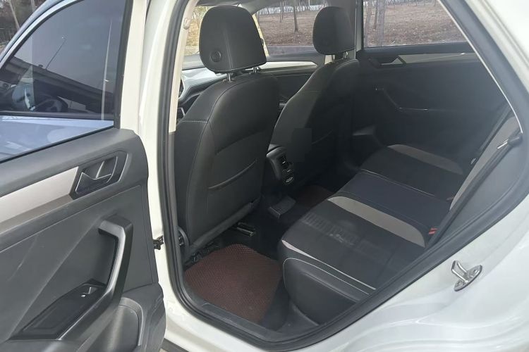 2022 Volkswagen T-ROC - Main View