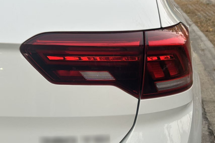 2022 Volkswagen T-ROC - Main View