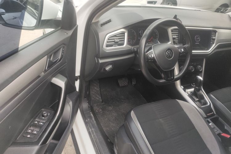 2022 Volkswagen T-ROC - Main View
