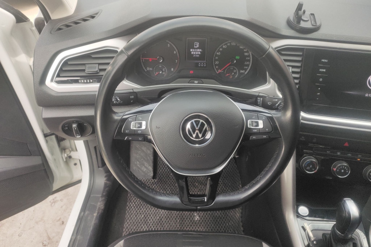 2022 Volkswagen T-ROC - Main View