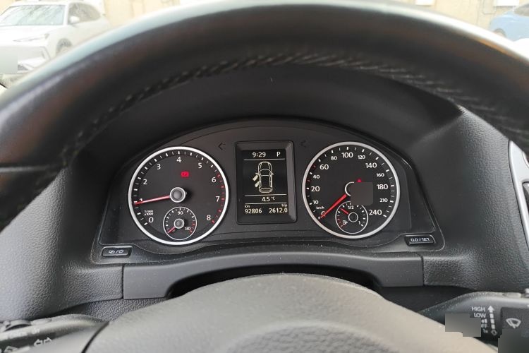 2017 Volkswagen Tiguan - Main View