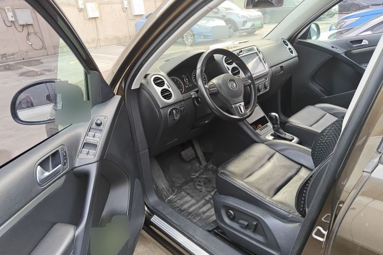 2017 Volkswagen Tiguan - Main View