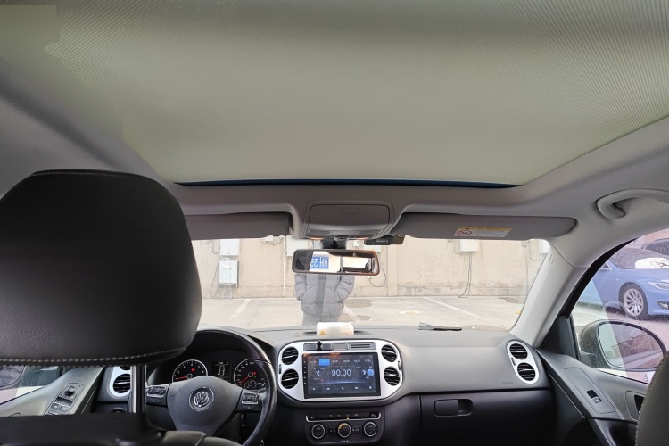 2017 Volkswagen Tiguan - Main View