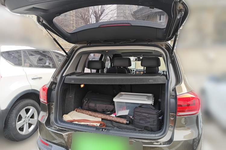2017 Volkswagen Tiguan - Main View