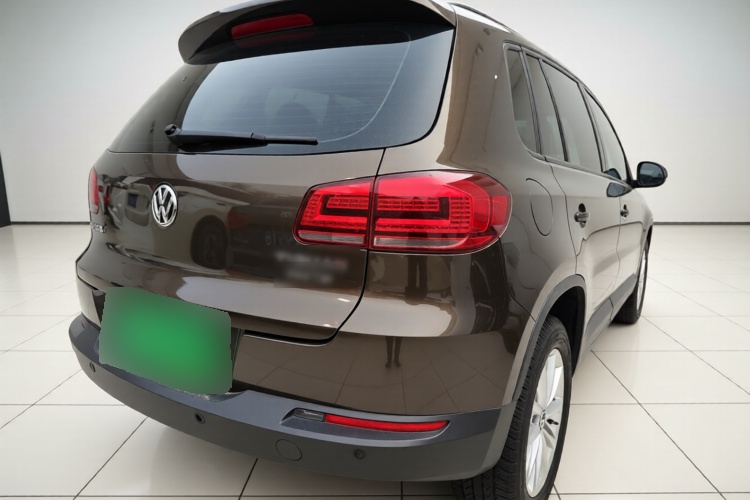 2017 Volkswagen Tiguan - Main View