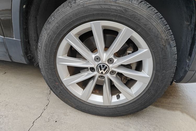 2017 Volkswagen Tiguan - Main View